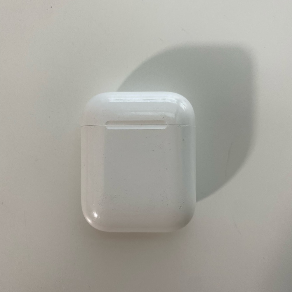 Apple AirPods with Wireless Charging Case
